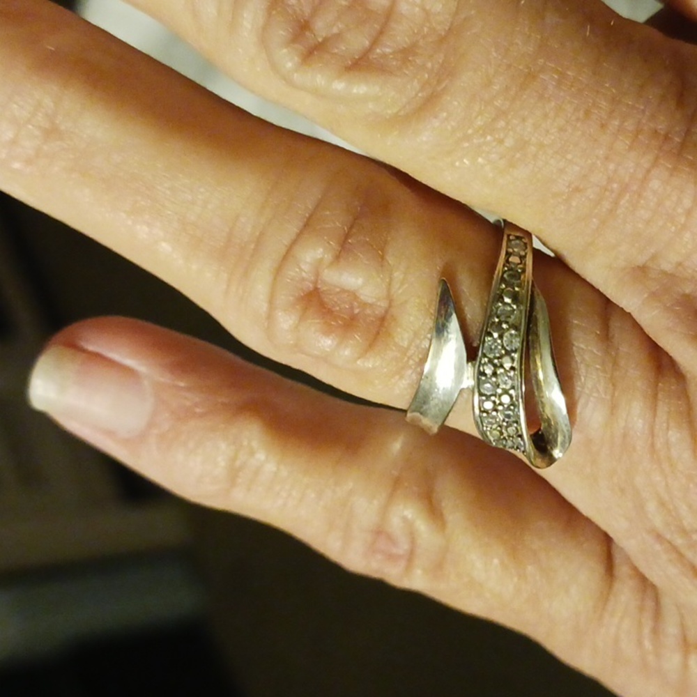 925 Silver Stamped Vintage Crossover Ring with Clear Stones Sz 8 B2 0111
